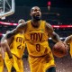 NBA焦点对决：骑士逆风翻盘扳回一城，雷霆掘金主场优势激战正酣